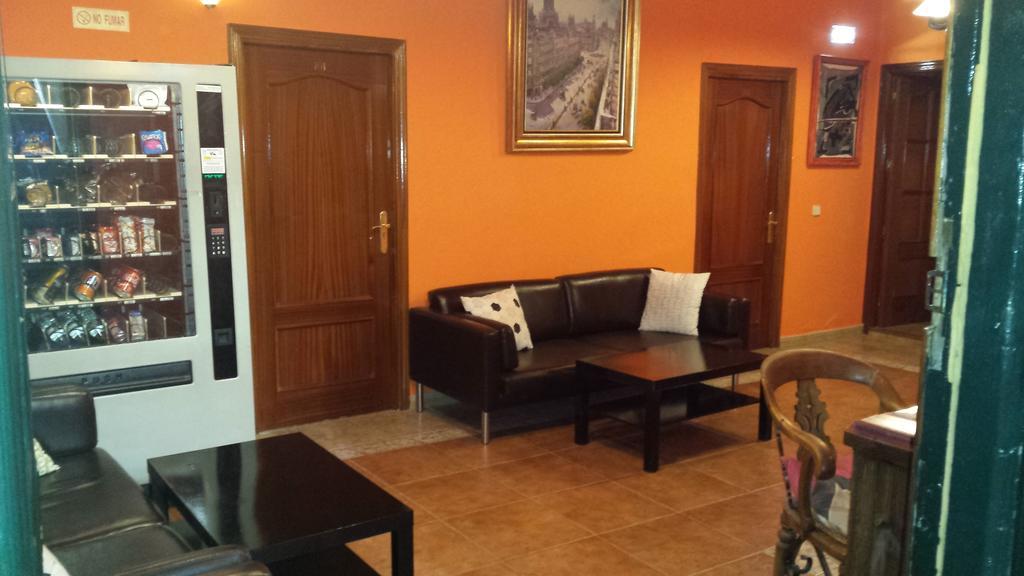 Hostal Rico Madrid Eksteriør billede