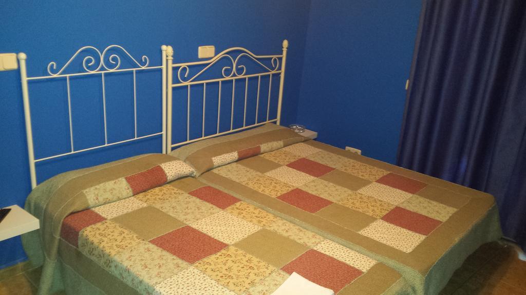 Hostal Rico Madrid Eksteriør billede