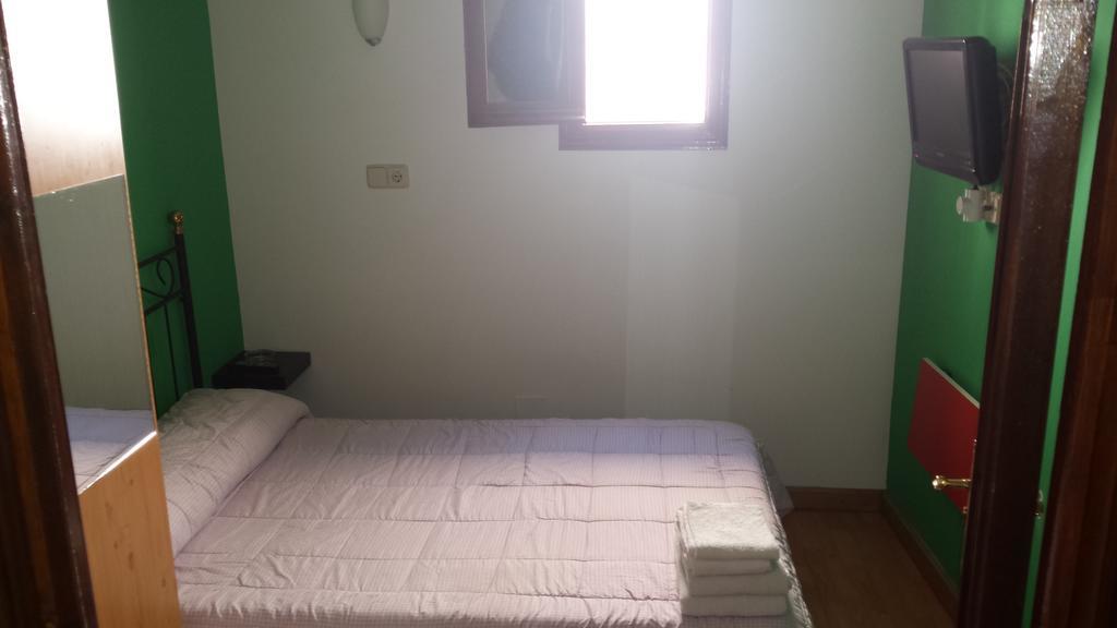 Hostal Rico Madrid Eksteriør billede