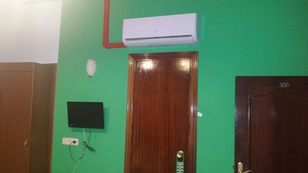 Hostal Rico Madrid Eksteriør billede
