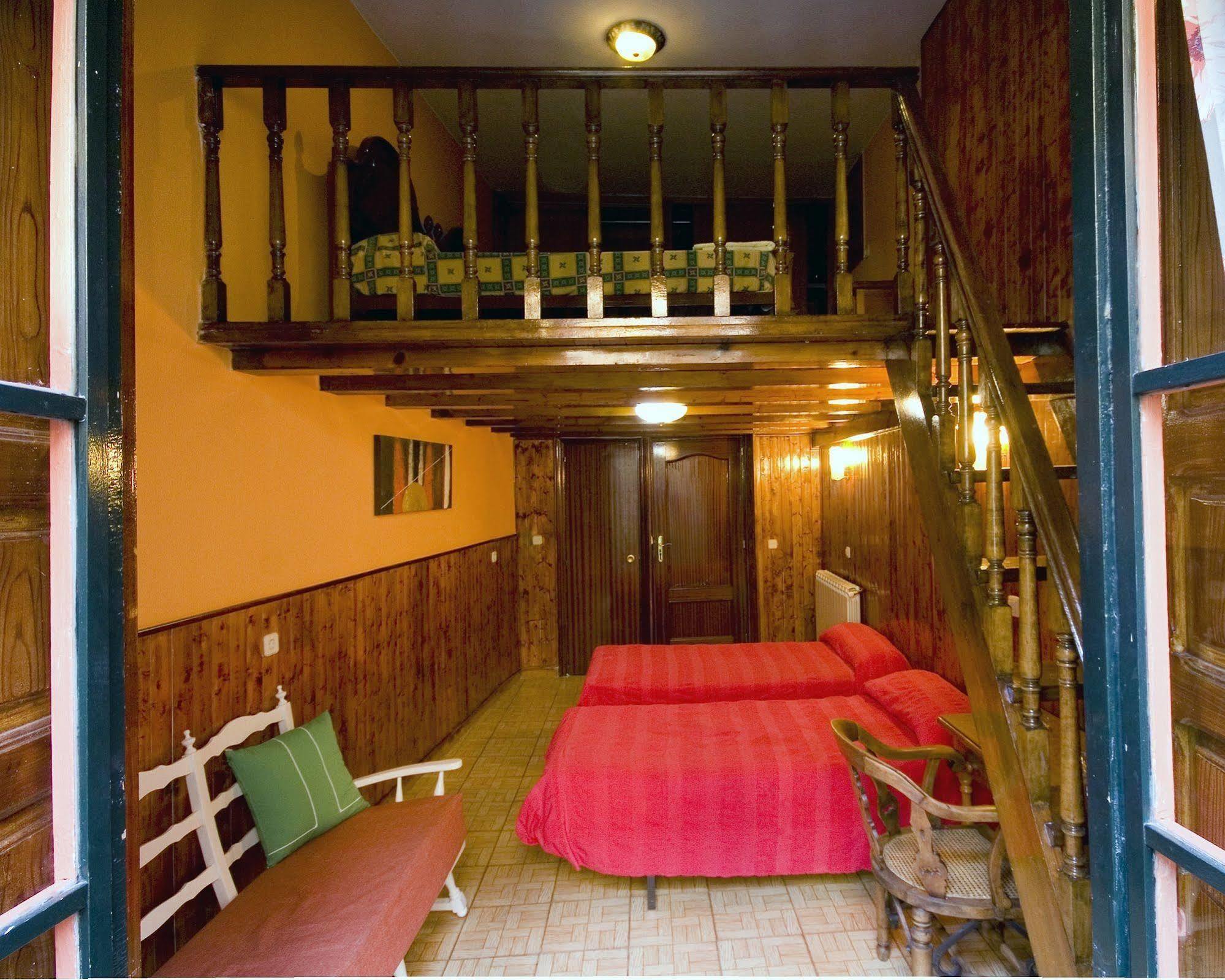 Hostal Rico Madrid Eksteriør billede