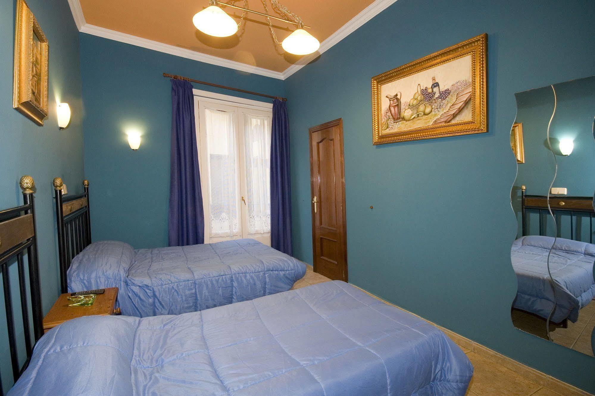 Hostal Rico Madrid Eksteriør billede
