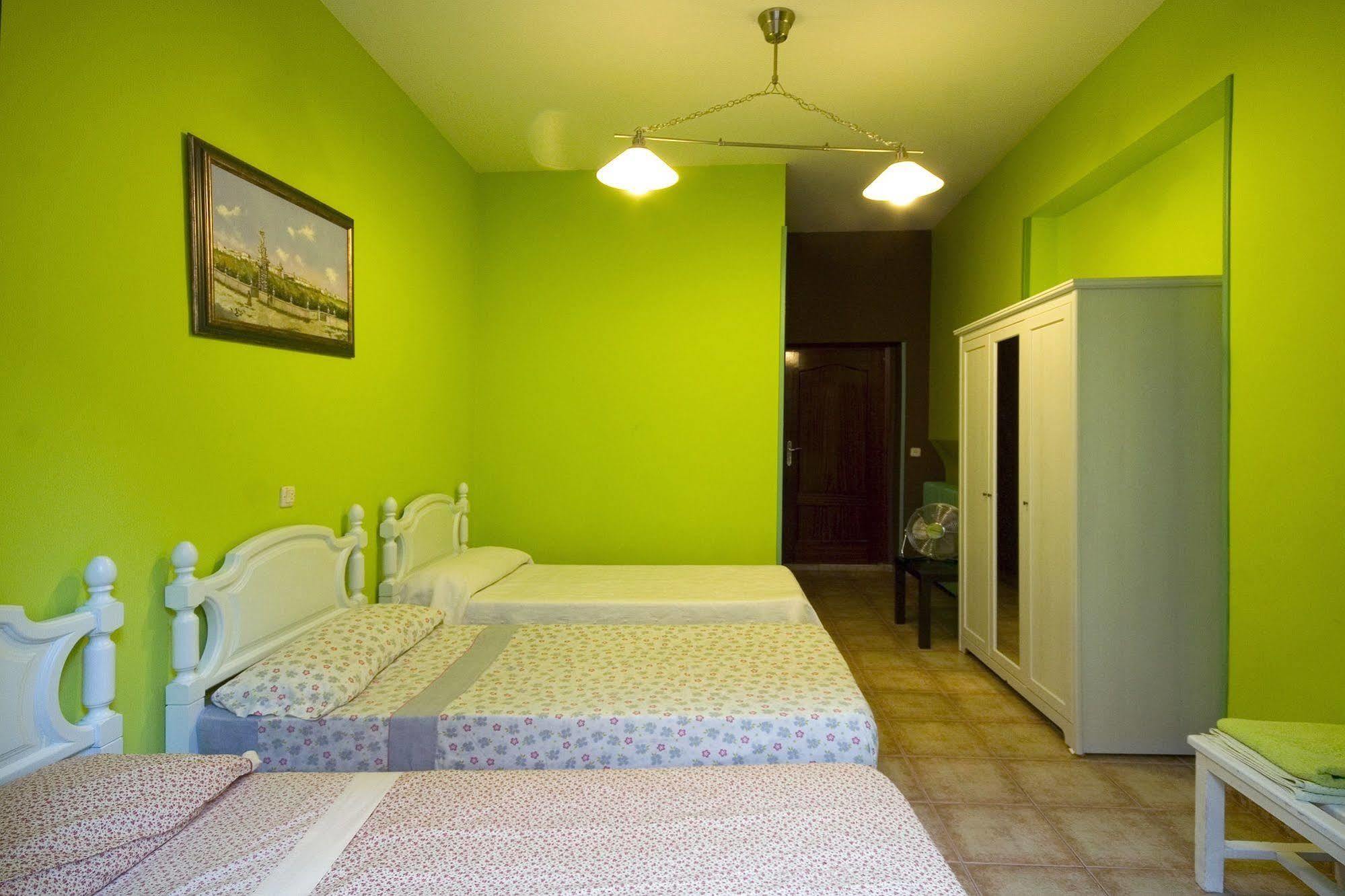 Hostal Rico Madrid Eksteriør billede